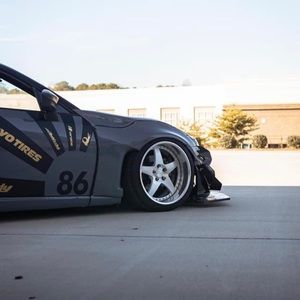 Meet your Posher, Maxwell